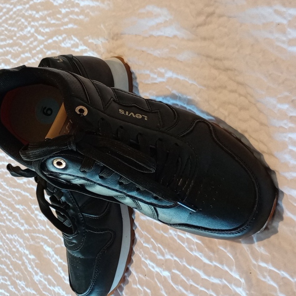 Levi's shoes - Picture 3 of 4
